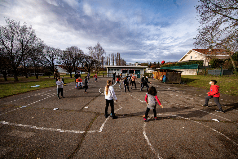 Terrain de handball & parcours de circulation routière